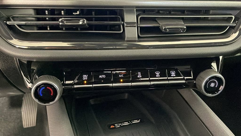 Used 2025 Chevrolet Equinox EV RS image 27