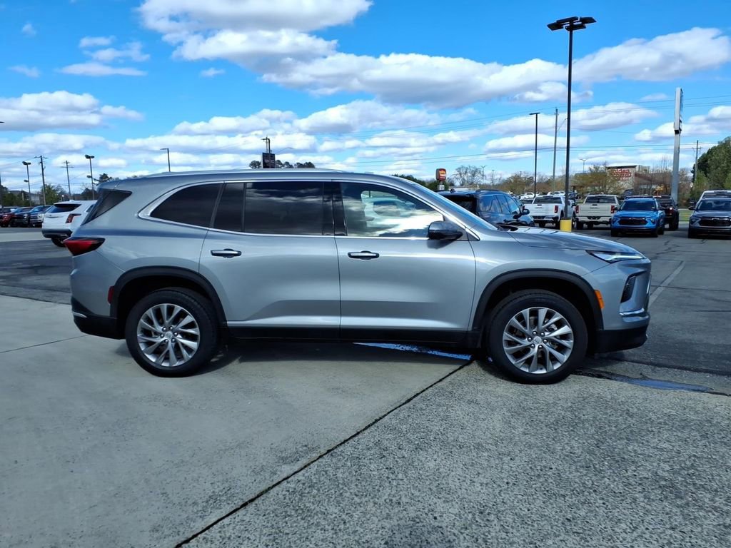 Used 2025 Buick Enclave Preferred image 4