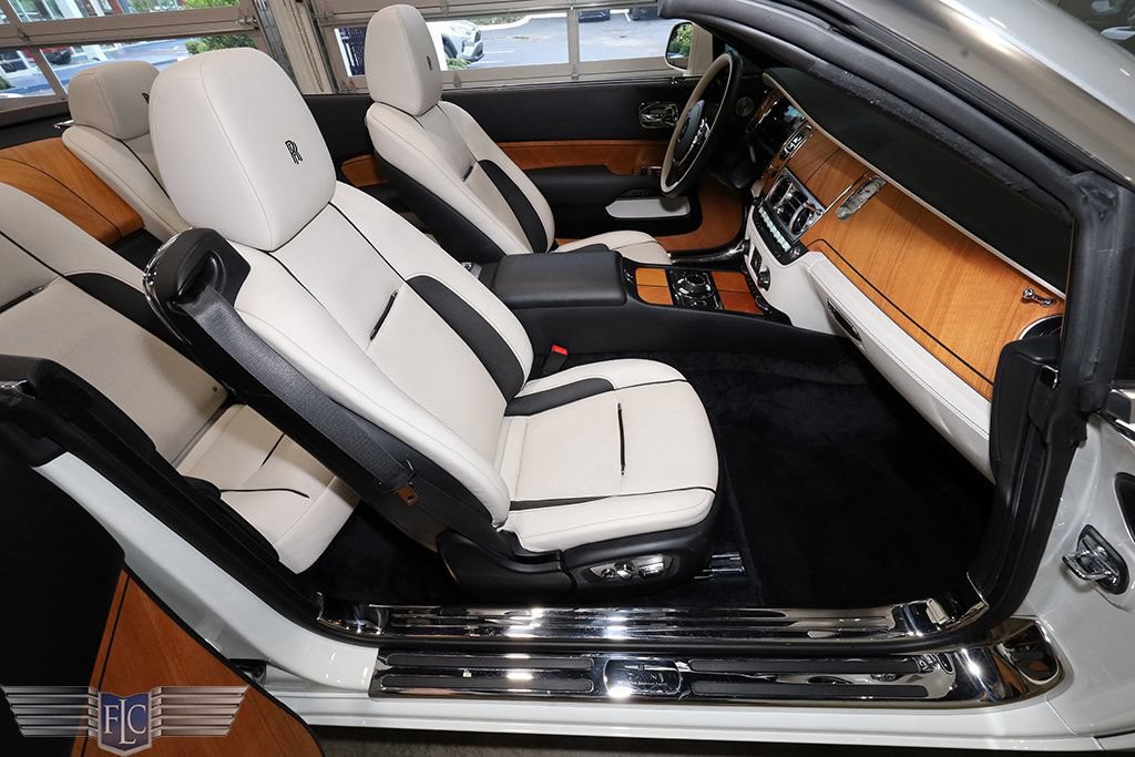 Used 2017 Rolls-Royce Dawn RWD image 22