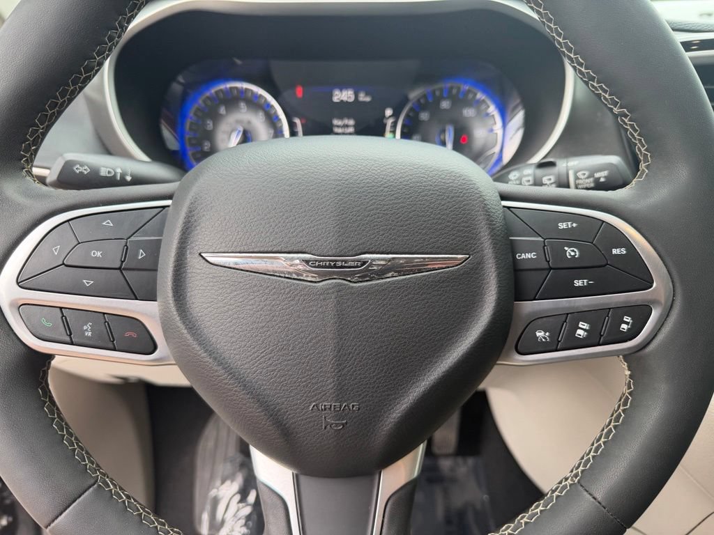Used 2022 Chrysler Pacifica Touring-L FWD image 21
