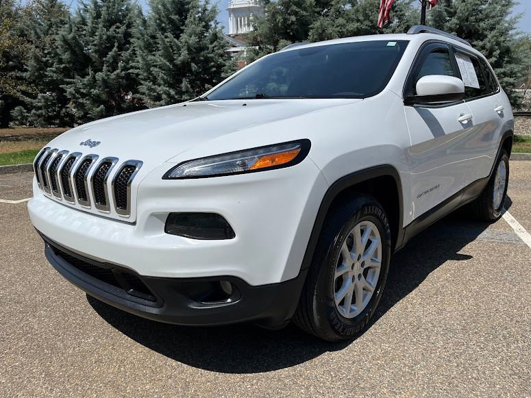 Used 2018 Jeep Cherokee Latitude Plus w/ Cold Weather Group AWD/4WD image 31