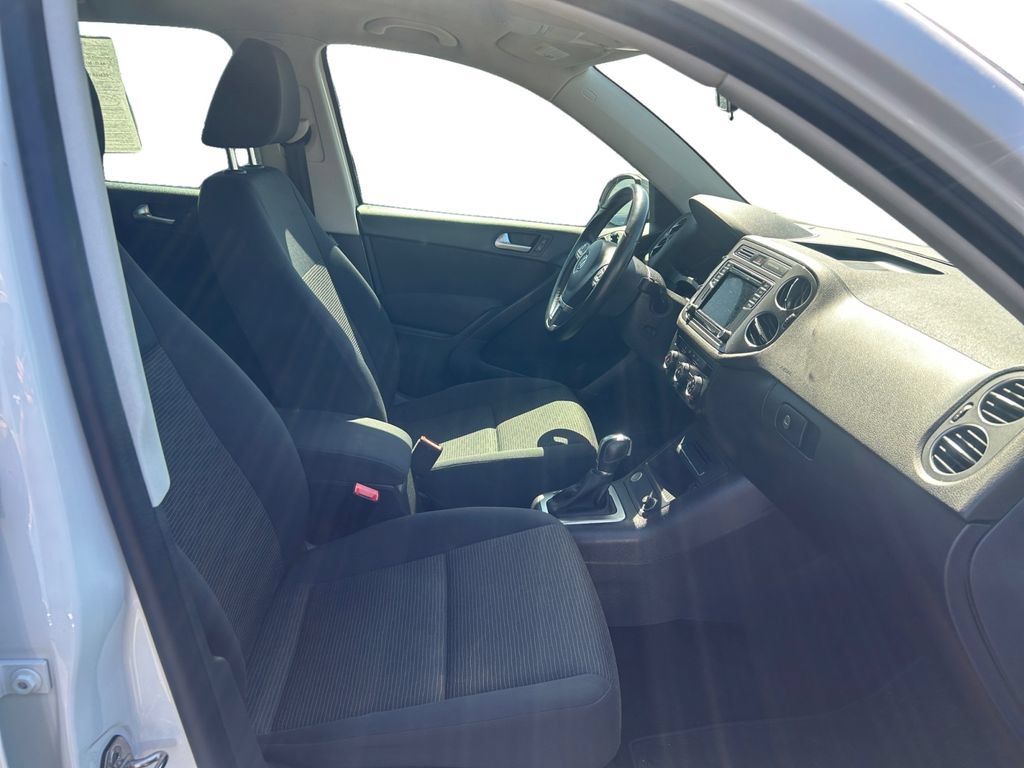 Used 2017 Volkswagen Tiguan Limited AWD/4WD image 16