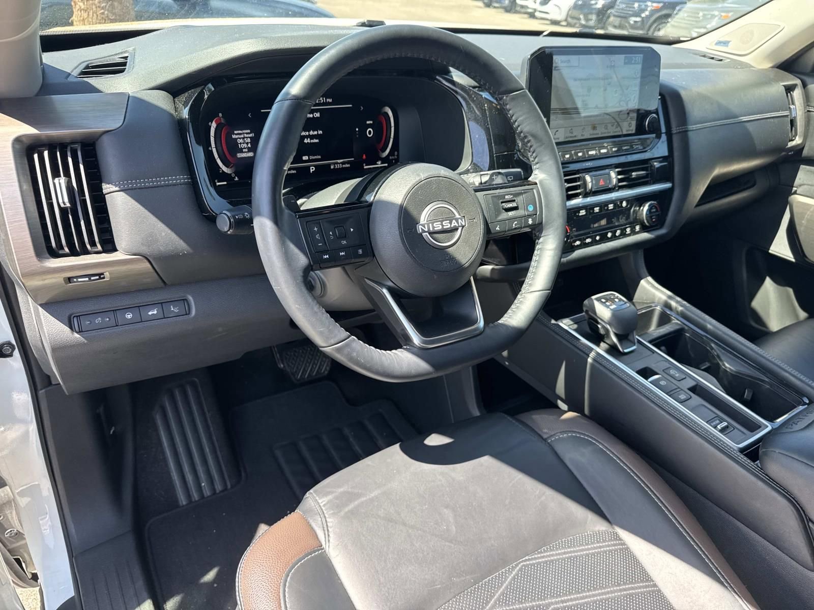 Used 2023 Nissan Pathfinder Platinum w/ Black Appearance Package FWD image 21