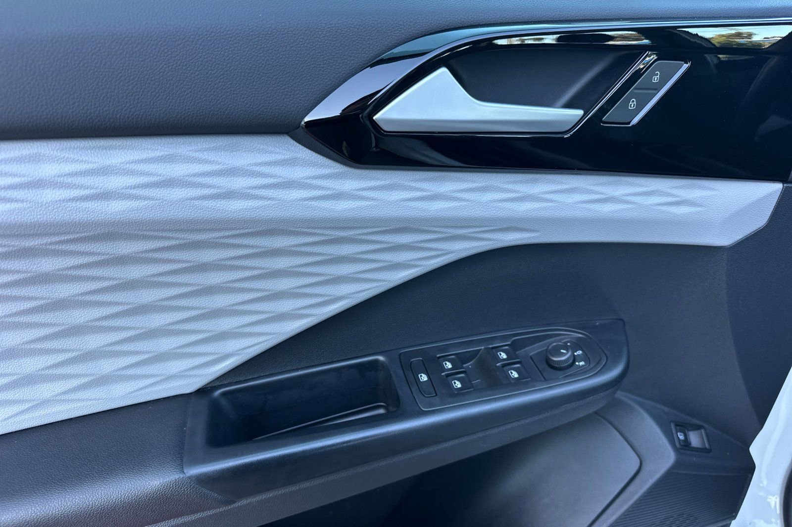 Used 2022 Volkswagen Taos S w/ IQ Drive S Package image 11