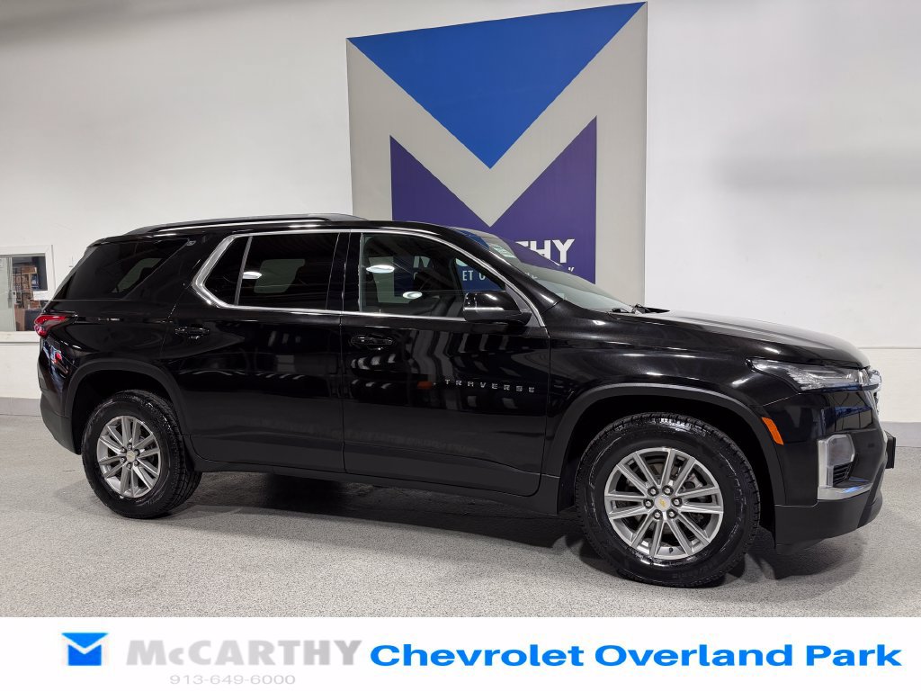 Used 2023 Chevrolet Traverse LT w/ LPO, Cargo Package FWD image 3