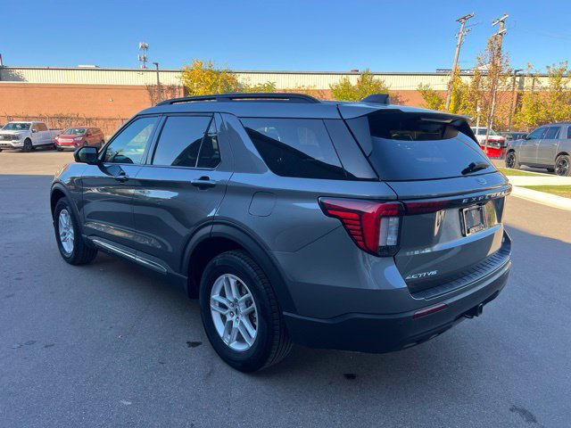 Used 2025 Ford Explorer Active AWD/4WD image 7