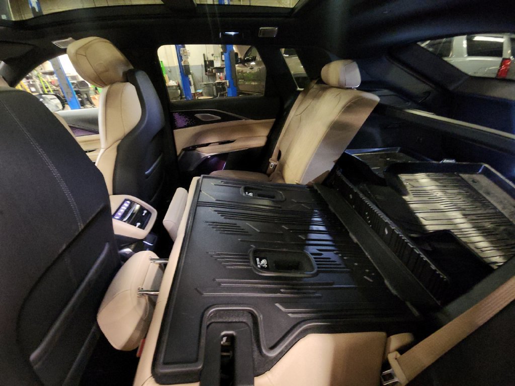 Certified 2026 Cadillac Lyriq Signature Luxury w/ Nappa Leather Package AWD/4WD image 39