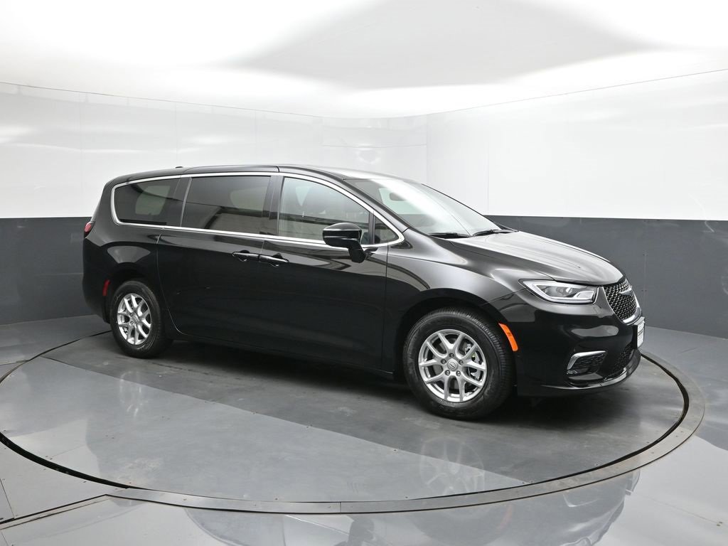 New 2026 Chrysler Pacifica Select image 17