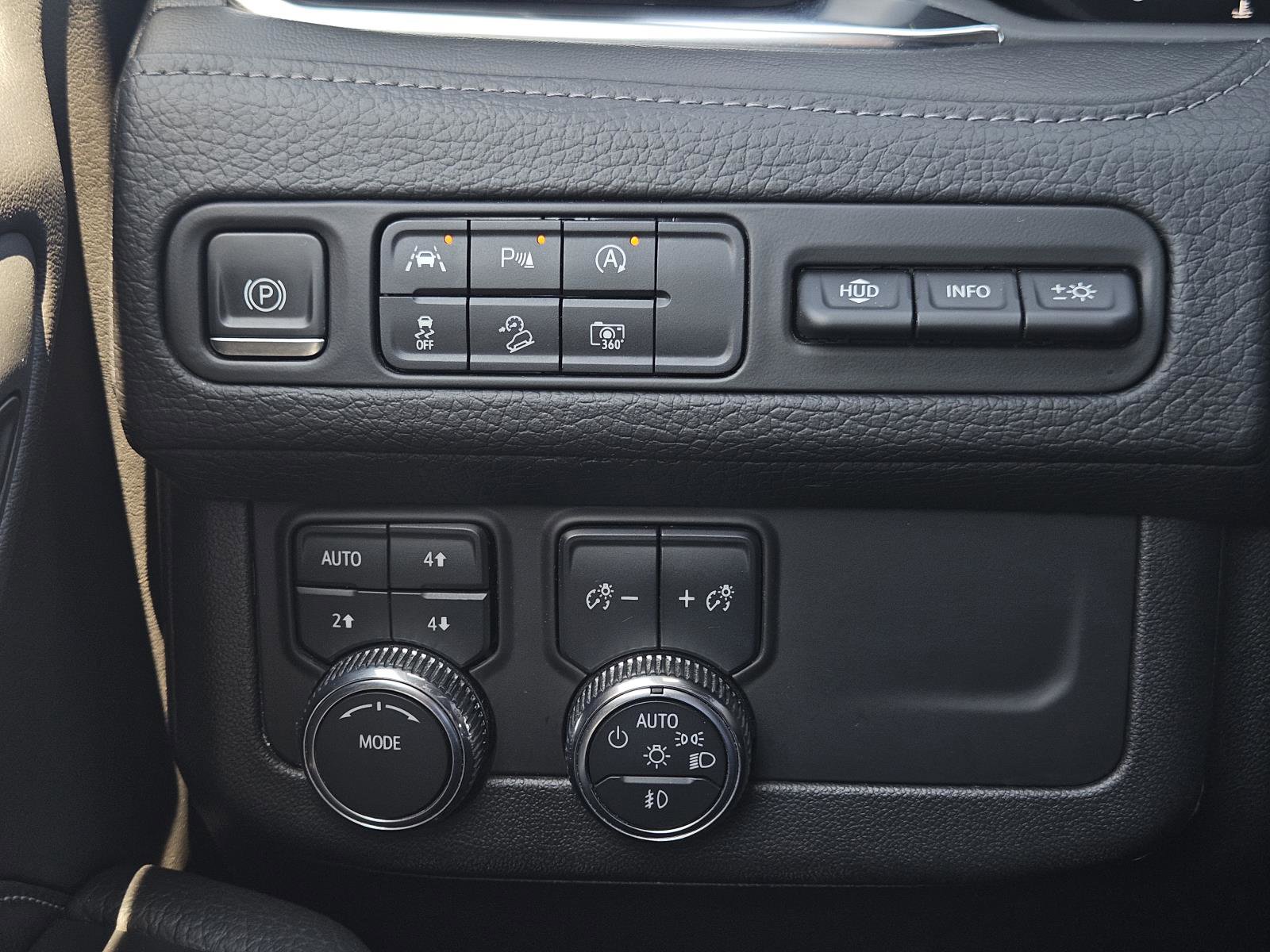 Used 2024 GMC Yukon XL Denali AWD/4WD image 29