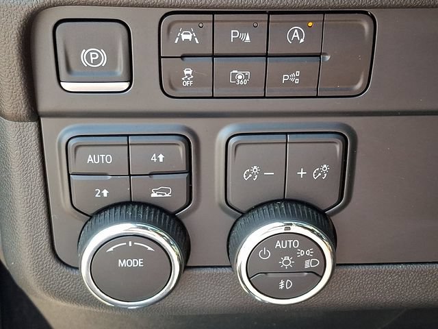 Used 2025 Chevrolet Tahoe Premier AWD/4WD image 21