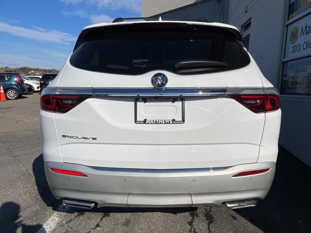 Used 2023 Buick Enclave Essence image 4