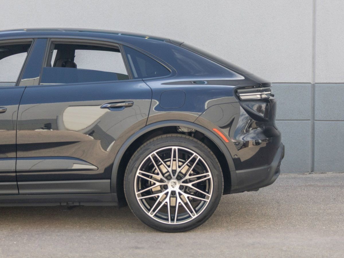New 2025 Porsche Macan 4 Electric image 8