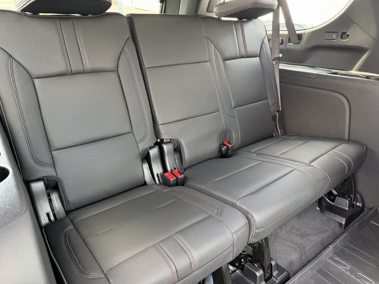 New 2026 Chevrolet Suburban RST w/ Comfort Package AWD/4WD image 28