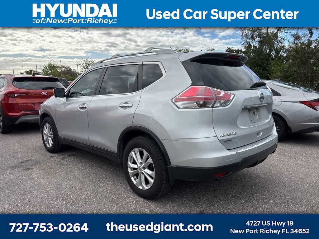 Used 2015 Nissan Rogue SV w/ SV Premium Package image 2