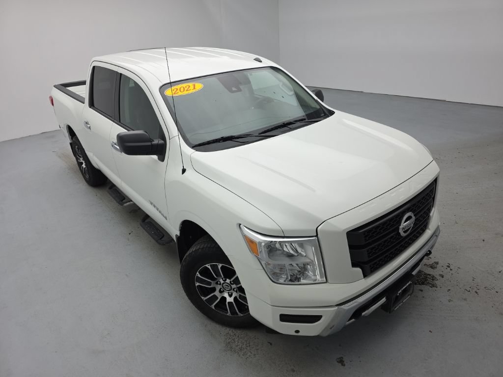 Used 2021 Nissan Titan SV w/ SV Convenience Package AWD/4WD image 2
