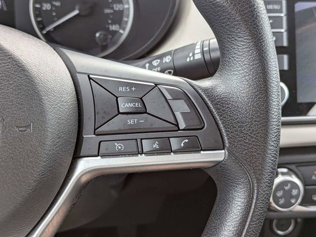 Used 2022 Nissan Versa SV FWD image 23