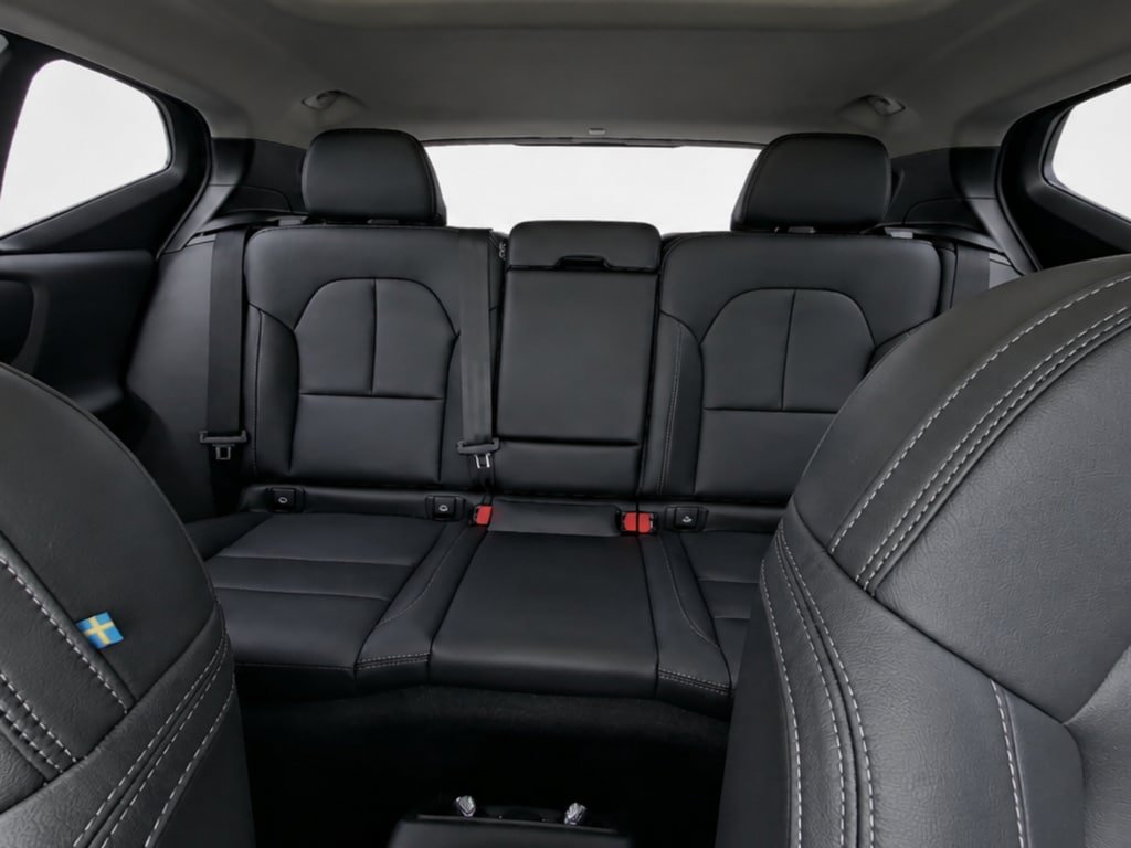 New 2026 Volvo XC40 B5 Plus w/ Climate Package AWD/4WD image 17
