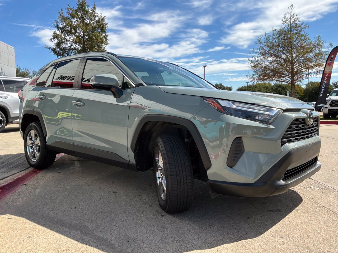 Used 2023 Toyota RAV4 XLE w/ Convenience Package FWD image 4