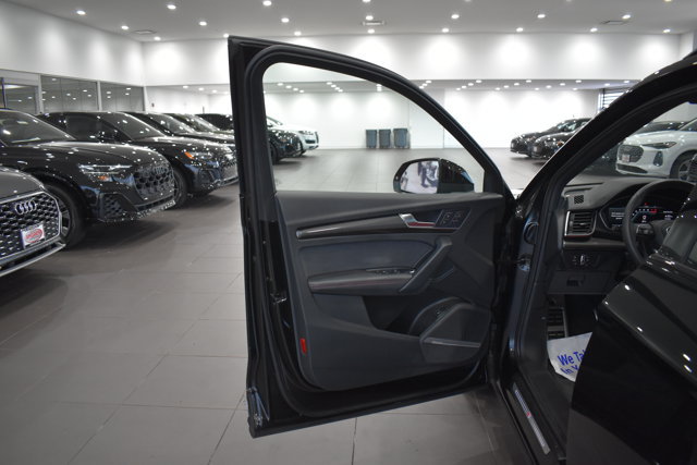 Used 2023 Audi SQ5 Premium Plus w/ Premium Plus Package AWD/4WD image 9
