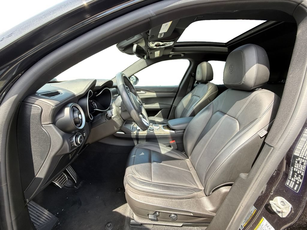 Used 2022 Alfa Romeo Stelvio Ti AWD/4WD image 9