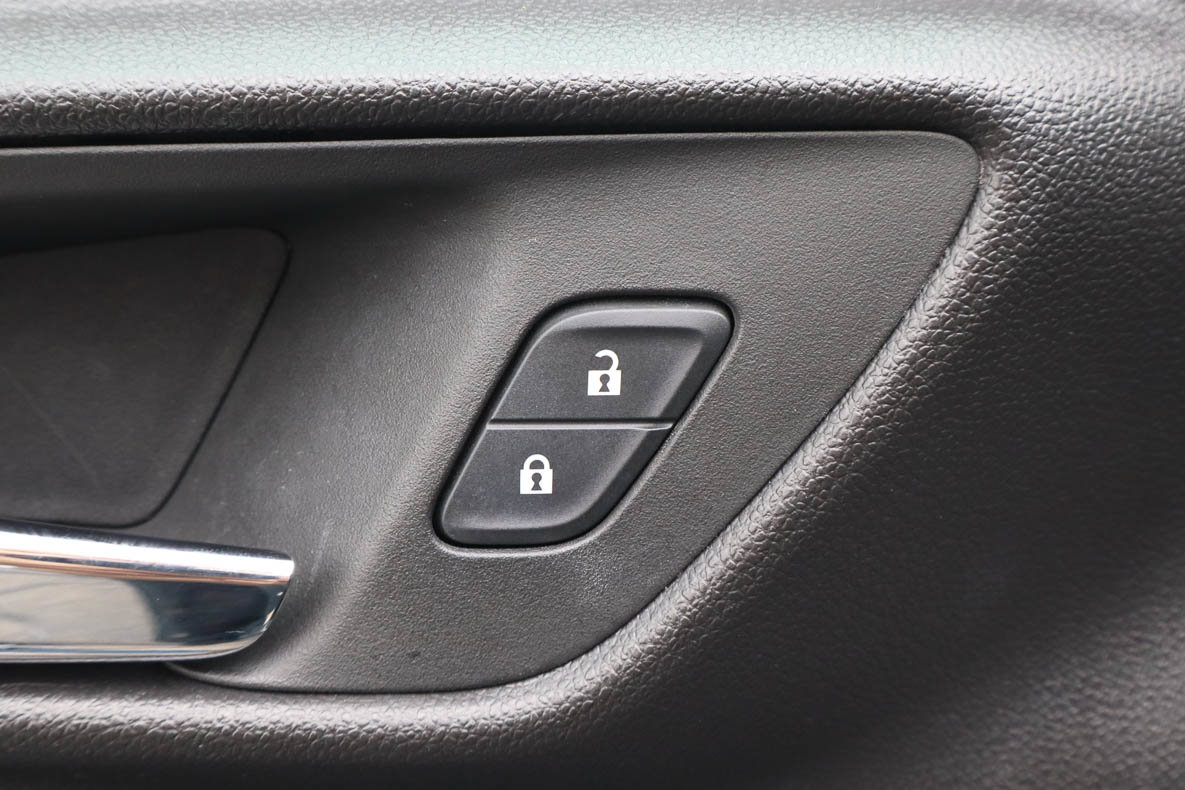 Used 2025 Chevrolet Trax LT FWD image 15