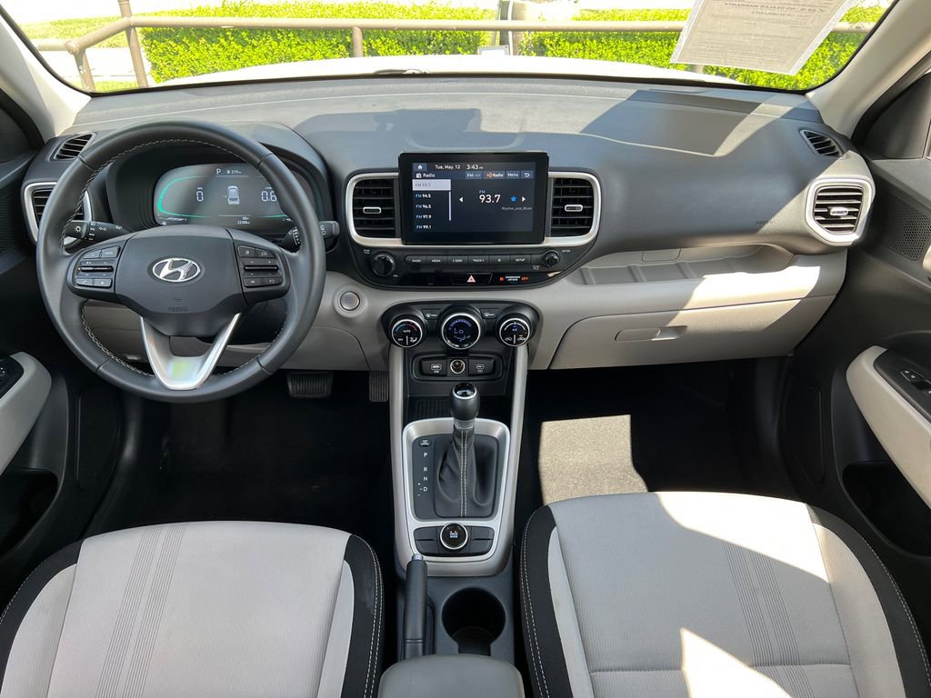 Certified 2025 Hyundai Venue SEL FWD image 24