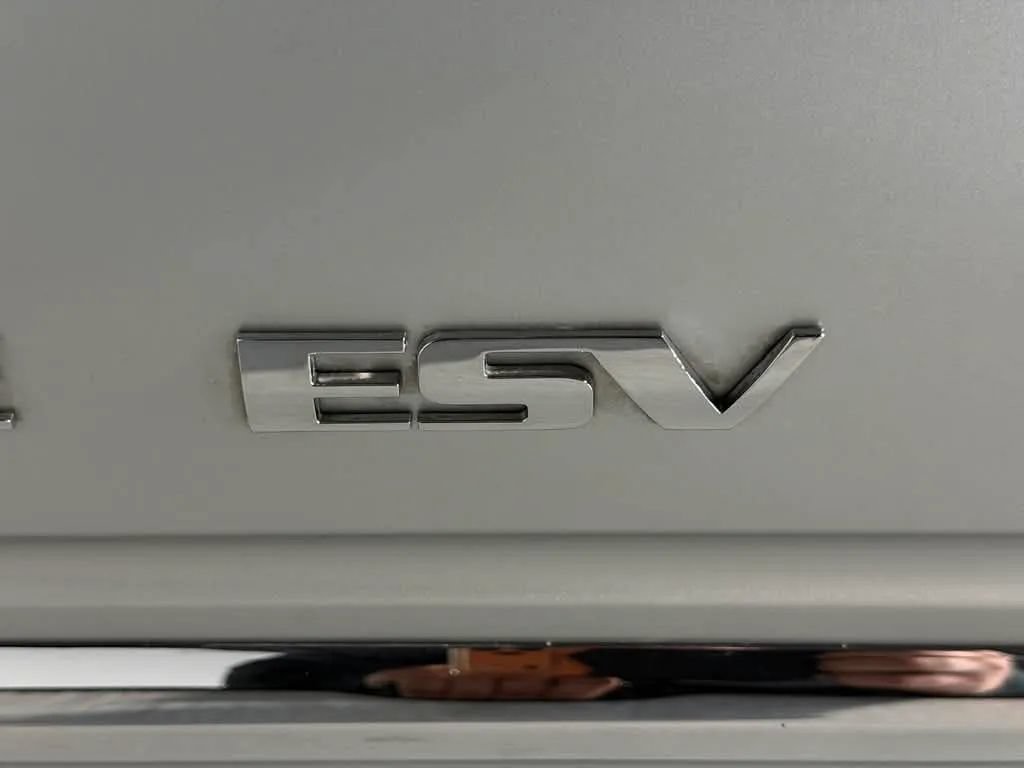 Used 2013 Cadillac Escalade ESV Platinum AWD/4WD image 12