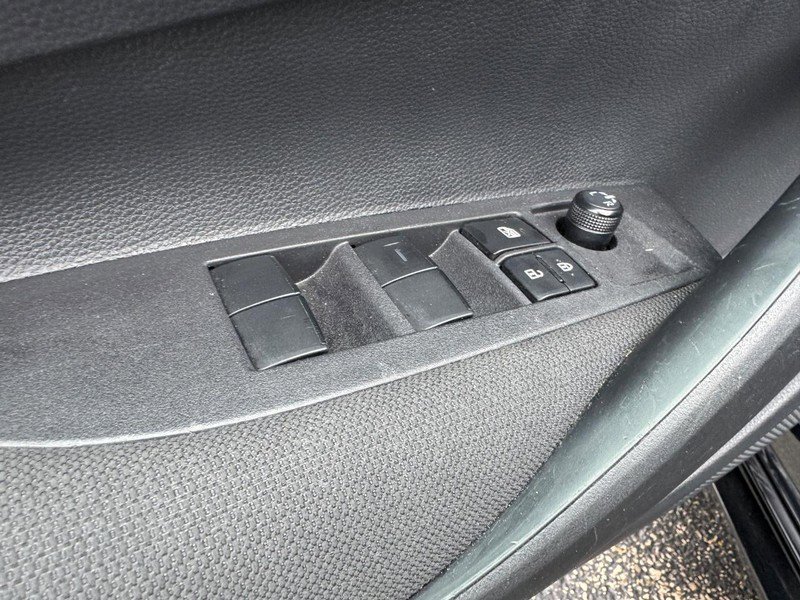 Used 2025 Toyota Corolla LE image 16