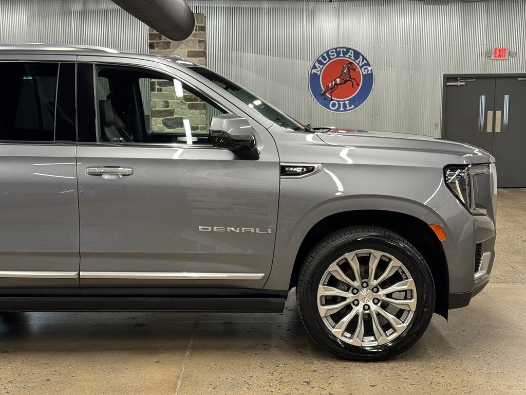 Used 2021 GMC Yukon Denali w/ Denali Ultimate Package AWD/4WD image 21