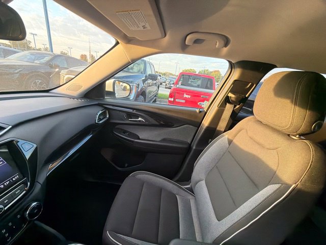 Used 2022 Chevrolet TrailBlazer LT w/ Convenience Package FWD image 27
