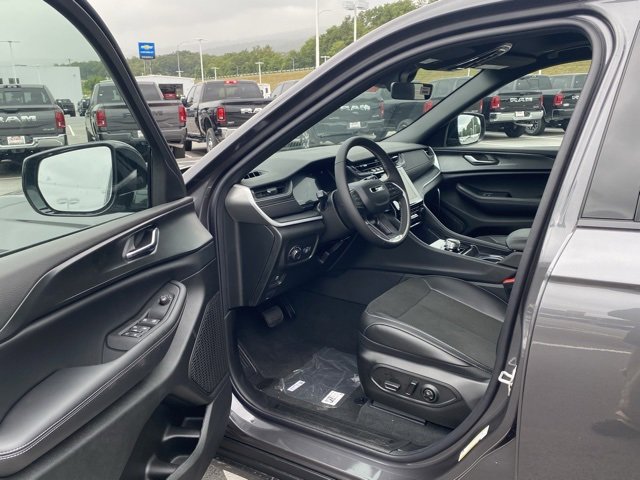 New 2025 Jeep Grand Cherokee L Altitude image 14