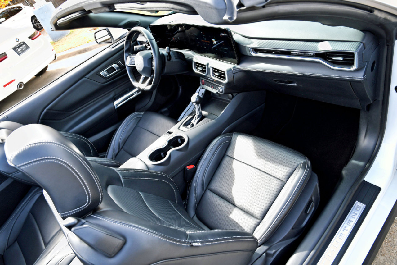 Used 2025 Ford Mustang Premium image 31
