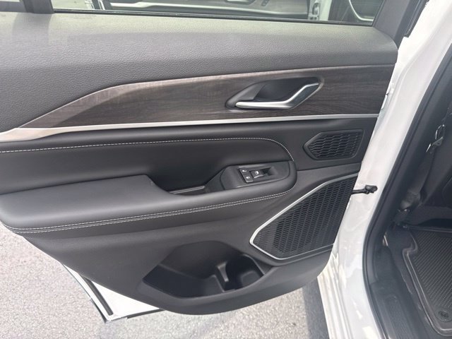 New 2026 Jeep Grand Cherokee Limited AWD/4WD image 40