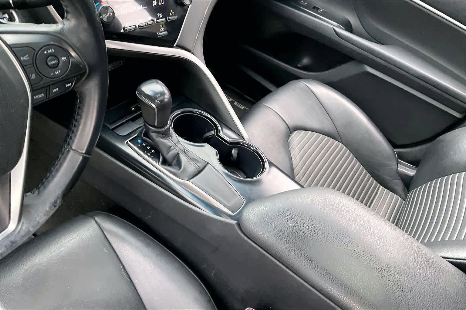Used 2018 Toyota Camry SE w/ Audio Package FWD image 16