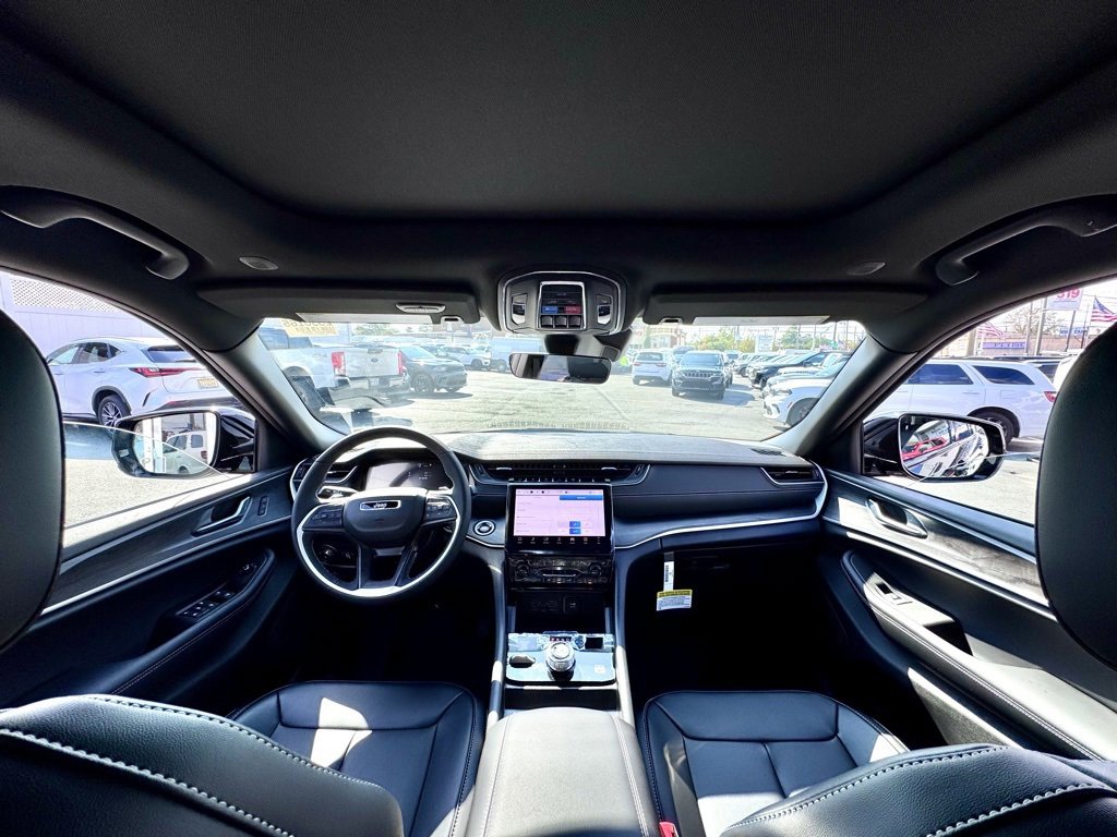 New 2025 Jeep Grand Cherokee Limited w/ Black Appearance Package image 24