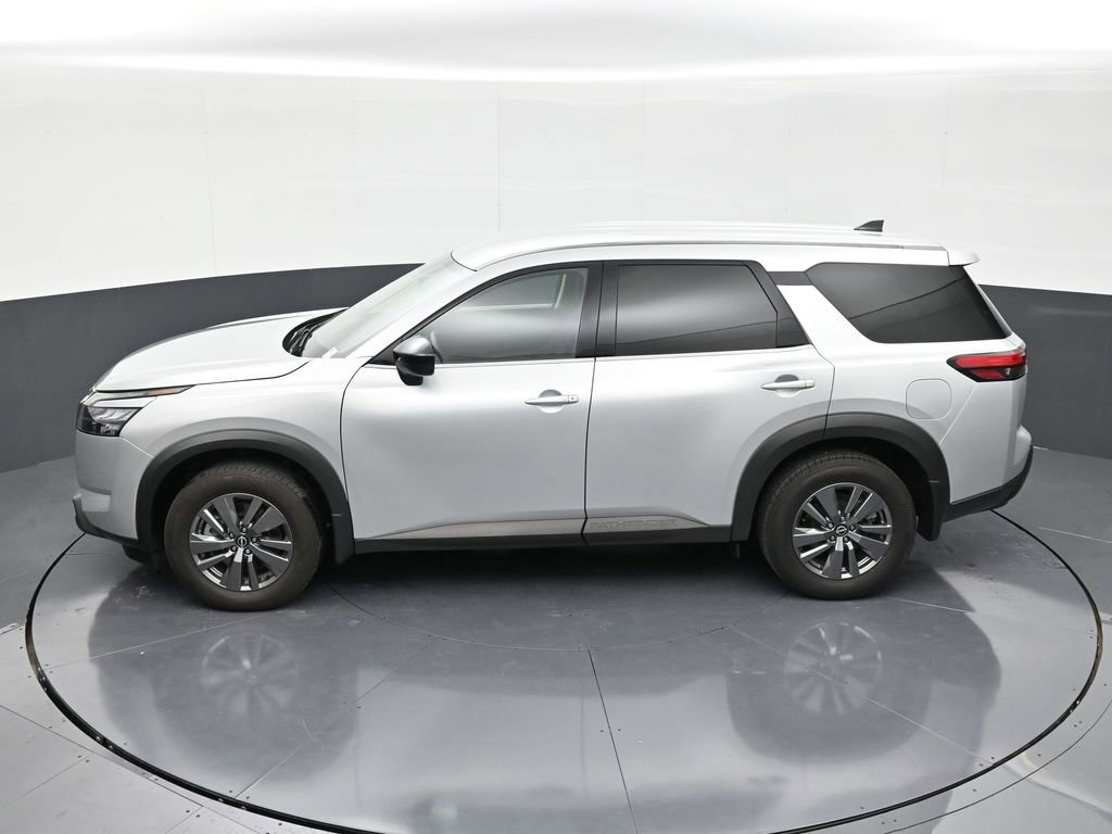 Used 2025 Nissan Pathfinder S image 13