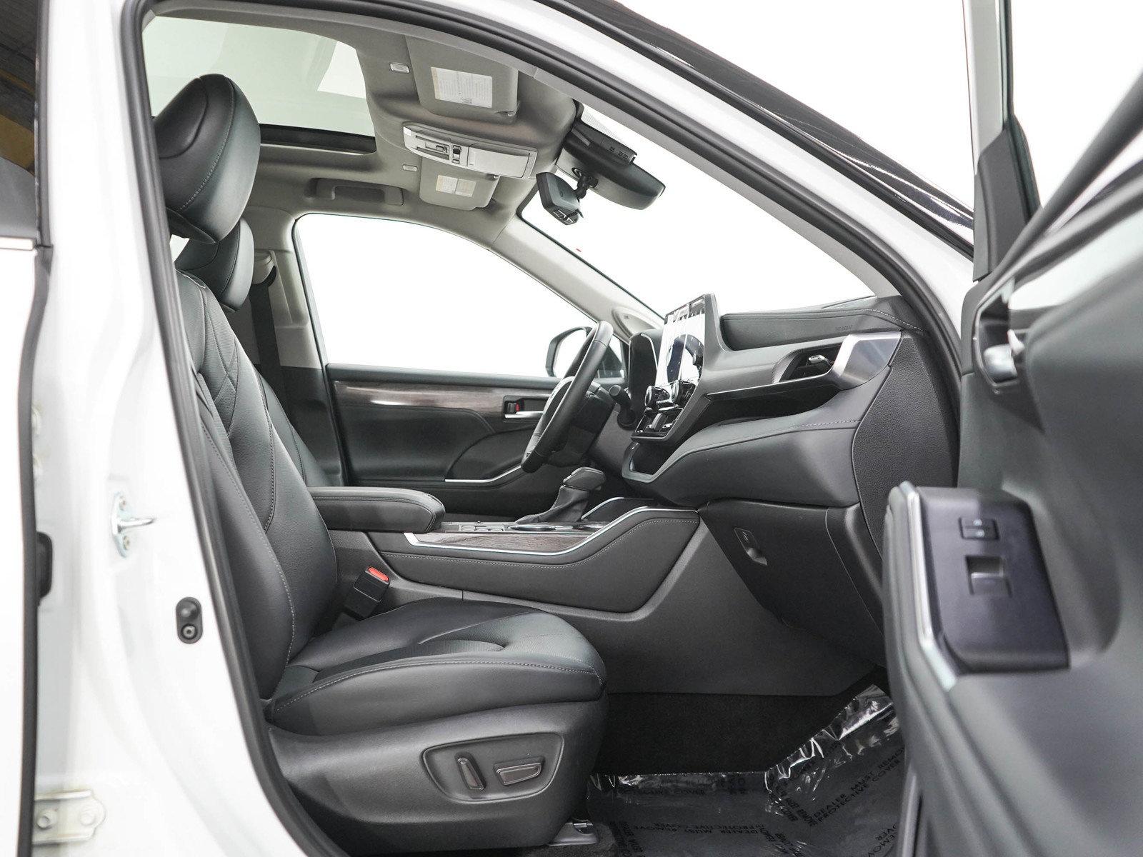 Used 2025 Toyota Highlander Platinum AWD/4WD image 11