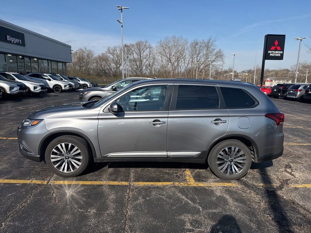 Used 2020 Mitsubishi Outlander SE image 3