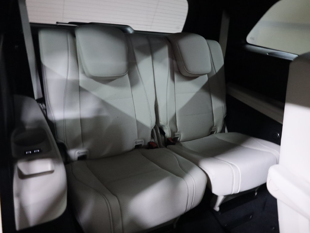 Used 2025 Mercedes-Benz GLS 450 4MATIC w/ AMG Line Exterior image 63