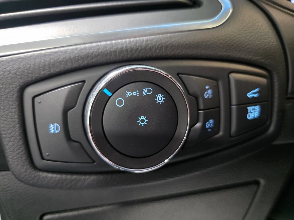 Used 2022 Ford Edge Titanium AWD/4WD image 16