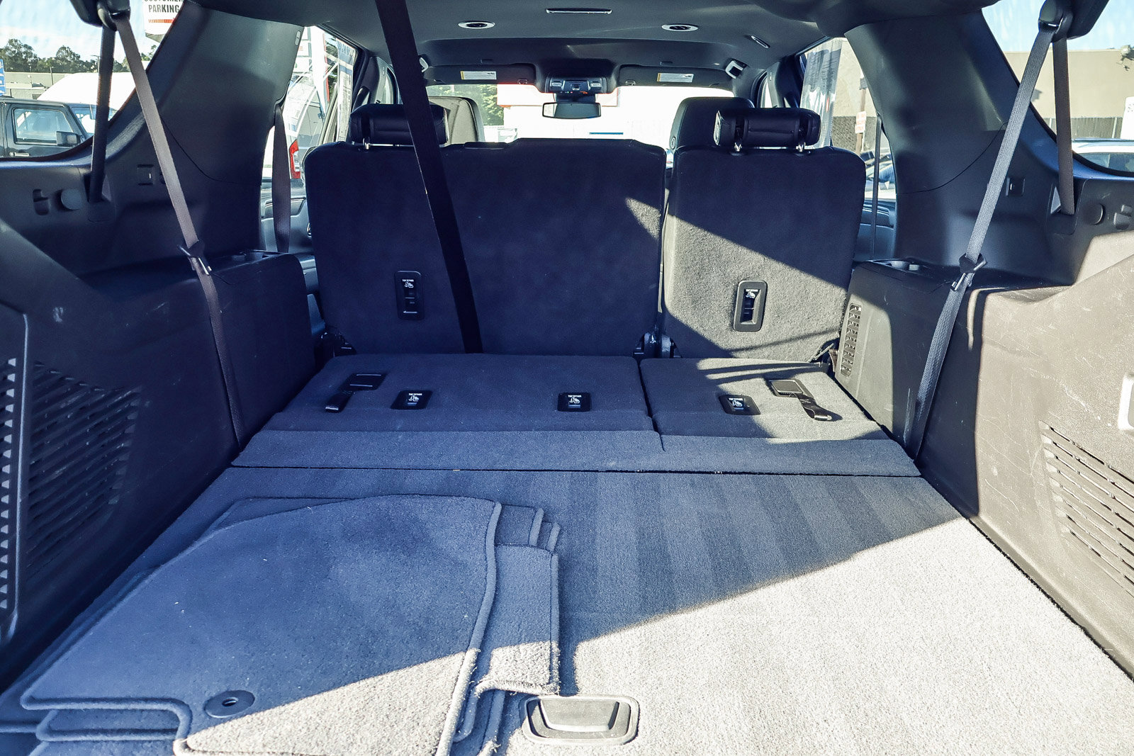 Used 2024 Chevrolet Suburban LT image 18