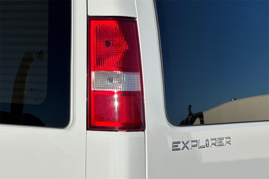 Used 2023 Chevrolet Express 2500 image 34