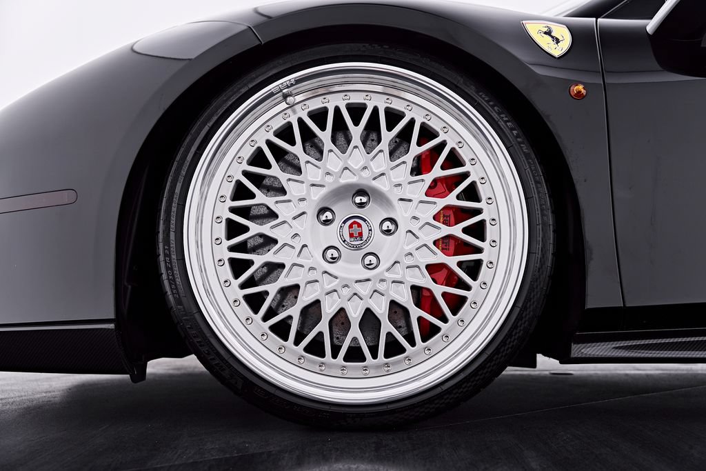 Used 2018 Ferrari 488 Spider RWD image 3