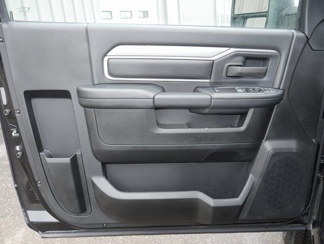 Used 2024 RAM 2500 Tradesman w/ Chrome Appearance Group AWD/4WD image 11