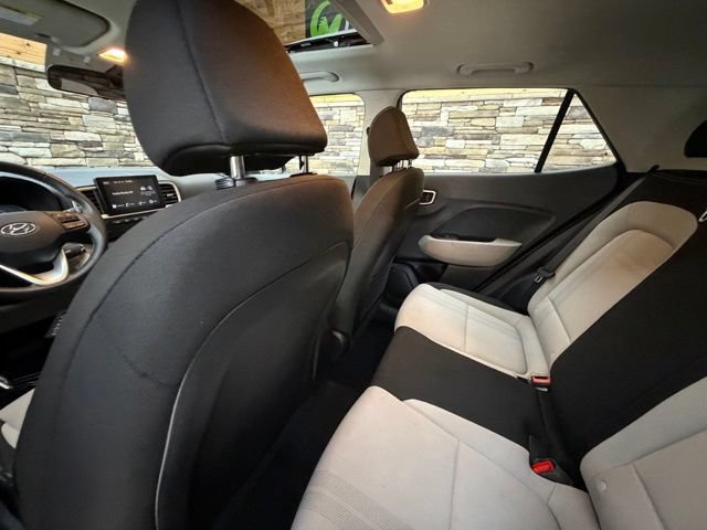 Used 2023 Hyundai Venue SEL FWD image 29