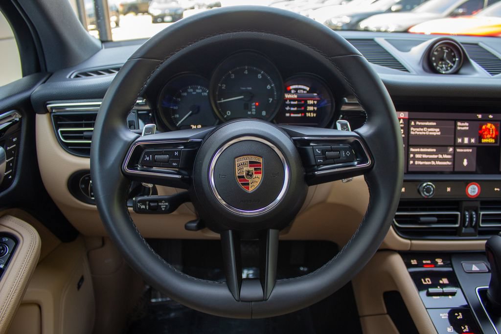 Used 2025 Porsche Macan AWD/4WD image 14