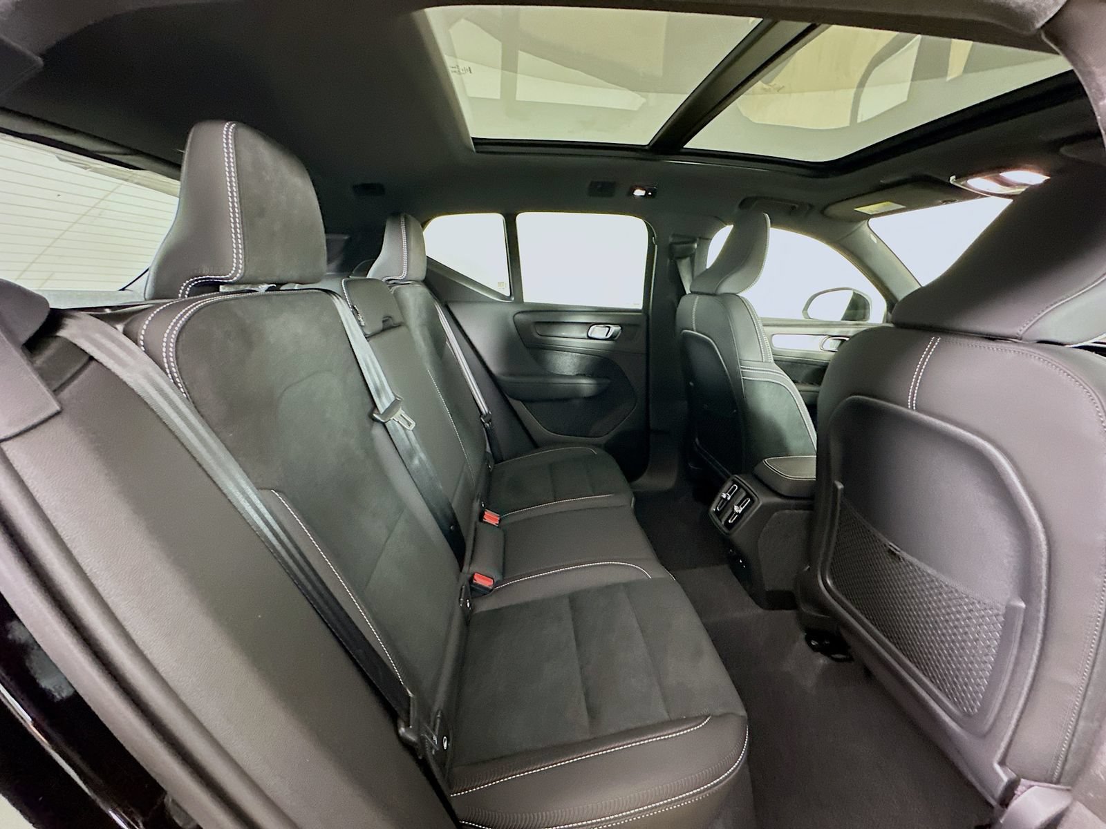 New 2026 Volvo XC40 B5 Ultra w/ Protection Package Premier AWD/4WD image 41