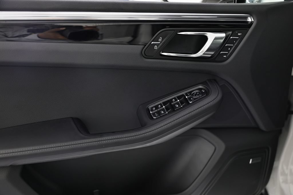 New 2026 Porsche Macan Turbo AWD/4WD image 19