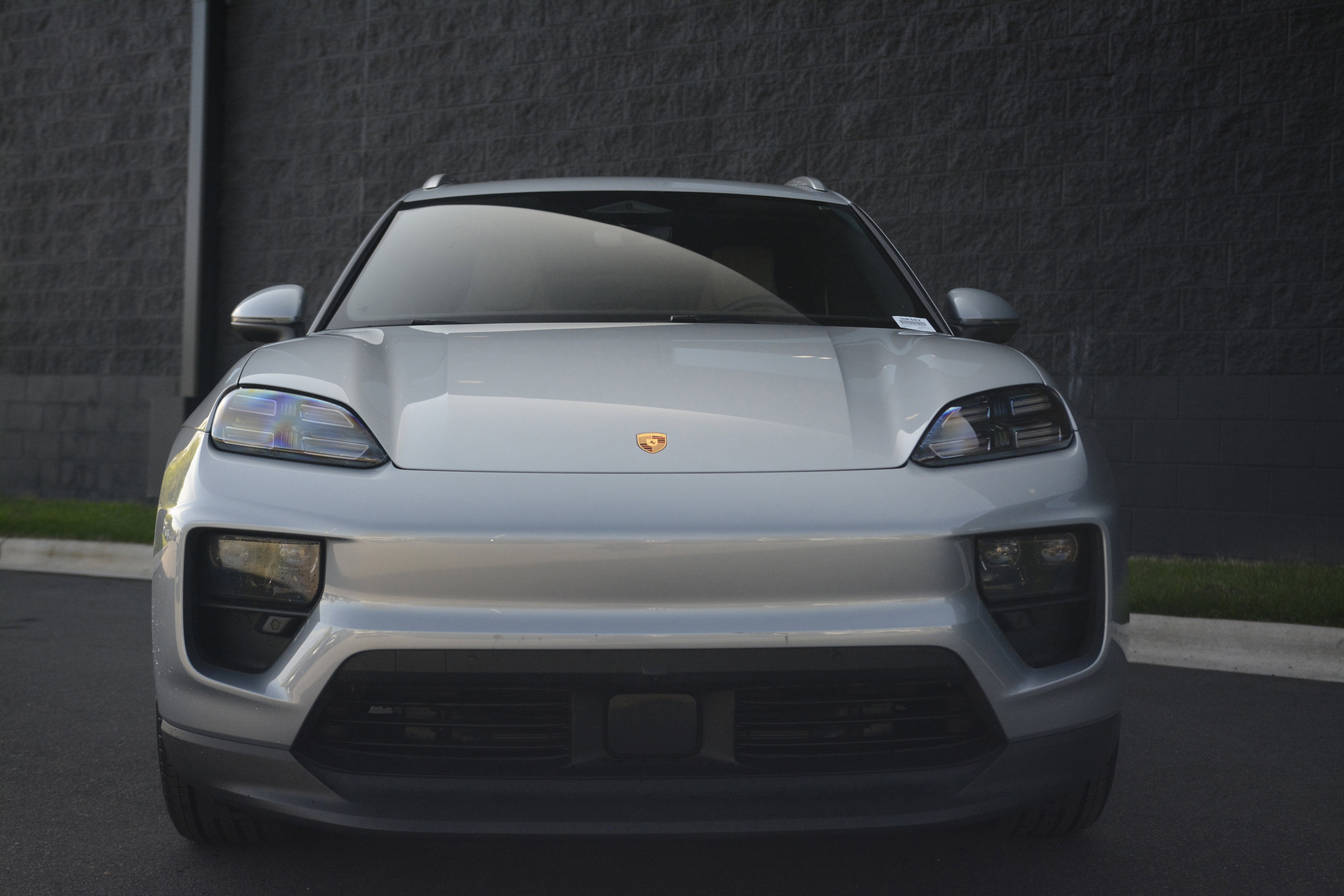Certified 2025 Porsche Macan 4 Electric image 10