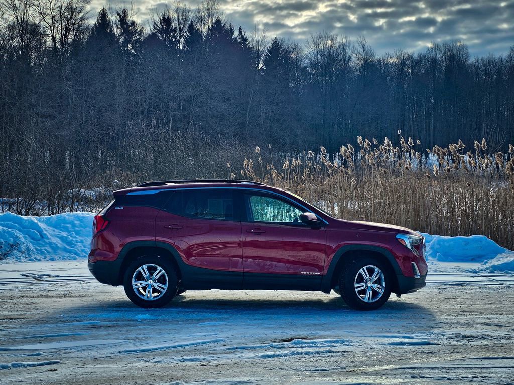 Used 2020 GMC Terrain SLE w/ Driver Convenience Package image 3